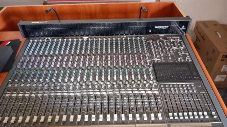 Te koop: Behringer MX 8000 met meterbrug, Muziek en Instrumenten, Mengpanelen, Gebruikt, 20 kanalen of meer, Ophalen