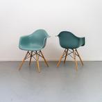 2 Vitra Eames DAR stoel Blauw onderstel hout, Niet ingevuld, Niet ingevuld, Zo goed als nieuw, Metaal