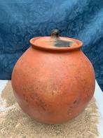 Zeer grote "ronde" aardewerk kruik met deksel, Ophalen of Verzenden