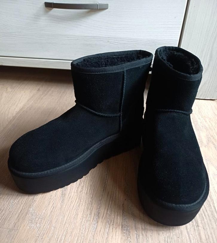 Uggs platform mini maat 41 black, Kleding | Dames, Schoenen, Zo goed als nieuw, Lage of Enkellaarzen, Zwart, Ophalen of Verzenden