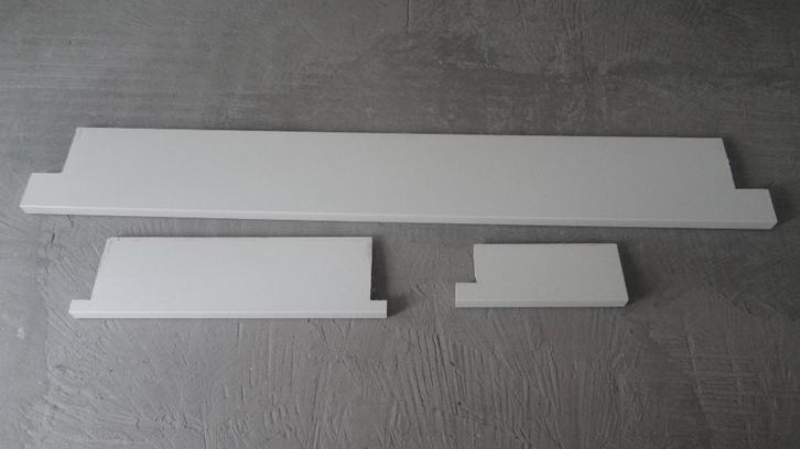 Nette witte vensterbanken (3x), Doe-het-zelf en Verbouw, Plinten en Afwerking, Zo goed als nieuw, Vensterbanken, Hardsteen, 100 tot 150 cm