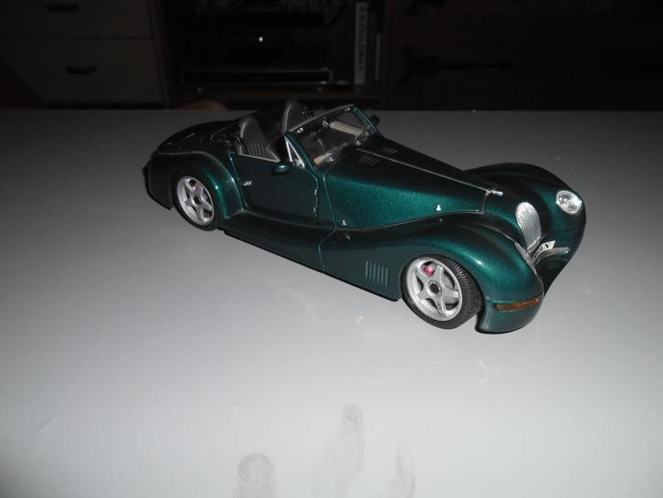 2x Maisto ( Morgan + Peugeot ), Hobby en Vrije tijd, Modelauto's | 1:18, Zo goed als nieuw, Auto, Maisto, Ophalen of Verzenden