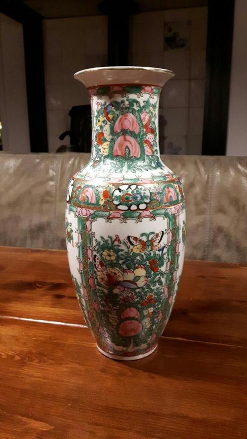 Chinees porselein, vaas. Puntgaaf. 32cm Handpainted, Antiek en Kunst, Antiek | Vazen, Ophalen of Verzenden