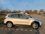 BMW X1 Sdrive18i 140pk Aut 2018 Grijs, Auto's, 74 €/maand, Keyless entry, Particulier, 3 cilinders