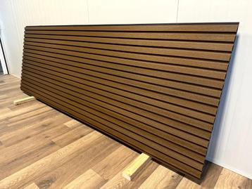 Composiet gevelbekleding (Walnoot) beschikbaar voor biedingen