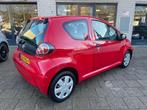 Toyota Aygo 1.0-12V Comfort 3Drs Apk tot 29/12/2026, Auto's, Toyota, Gebruikt, 4 stoelen, 68 pk, Metallic lak