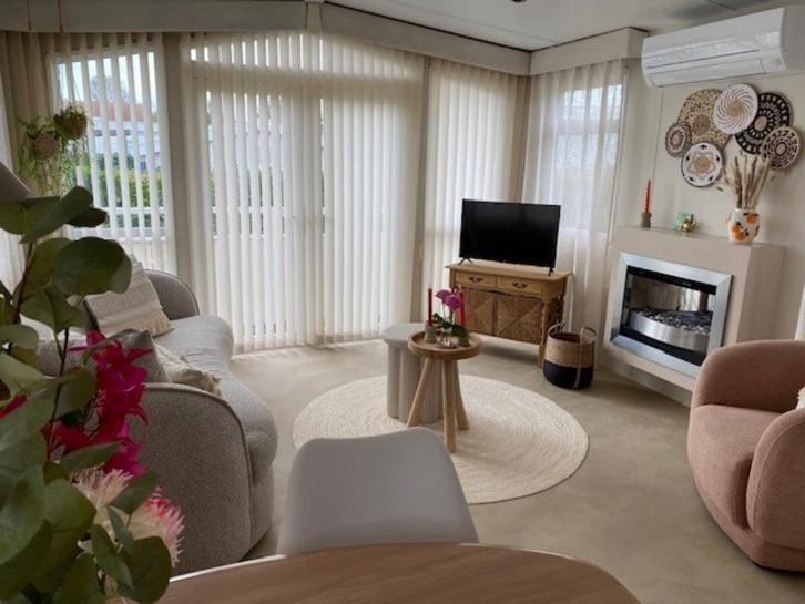 Chalet te huur op 5 sterren camping Julianahoeve in Renesse, Caravans en Kamperen, Verhuur