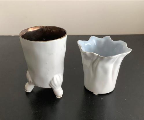 Set van 2 witte vaasjes / potjes PTMD lichtblauw en brons, Tuin en Terras, Bloempotten, Zo goed als nieuw, Aardewerk, Binnen, Minder dan 40 cm
