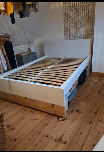 Bed Malm Ikea 140x200 beschikbaar voor biedingen