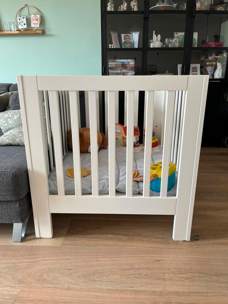 Witte box Kidsmill te koop incl. Boxmatras, Kinderen en Baby's, Boxen, Zo goed als nieuw, Vierkant, In hoogte verstelbaar, Boxkleed