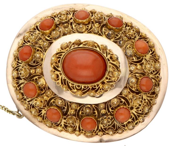 Klederdracht bloedkoraal broche 14K goud Holland 1880 4,5 cm, Sieraden, Tassen en Uiterlijk, Antieke sieraden, Broche, Goud, Ophalen