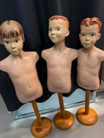 3x Unieke Kinderpaspop met standaard – Mooi voor etalage, Ophalen, Gebruikt, Jongen of Meisje