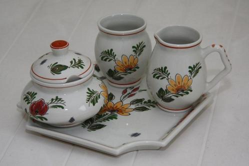 Servies Delfs Polychroom Regina handgeschilderd+certificaat, Antiek en Kunst, Antiek | Keramiek en Aardewerk, Ophalen of Verzenden