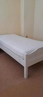 2 houten eenpersoonsbedden inclusief matras, Ophalen, Gebruikt, 90 cm, Eenpersoons