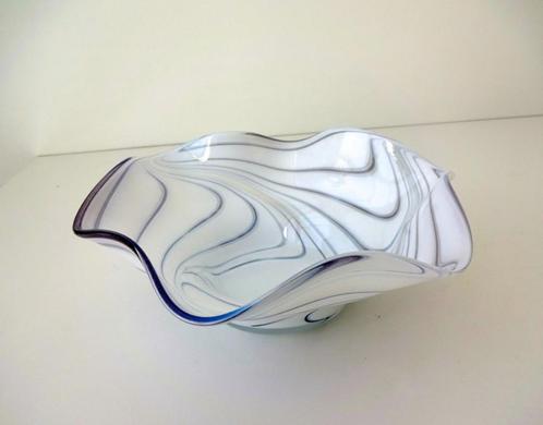 Glazen schaal wit opaline patroon van paarse strepen 3598-s, Antiek en Kunst, Antiek | Glas en Kristal, Ophalen of Verzenden