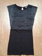 Jurkje glitters en vestje, Kinderen en Baby's, Kinderkleding | Maat 134, Ophalen of Verzenden, Zo goed als nieuw, Meisje, Jurk of Rok