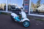 Mooie Vespa Primavera 50  wit  2024 9km, Ophalen, Overige modellen, Maximaal 45 km/u, Zo goed als nieuw