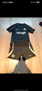 Chelsea Trainingspak - Nieuw!, Sport en Fitness, Voetbal, Maat M, Ophalen of Verzenden, Nieuw, Trainingspak