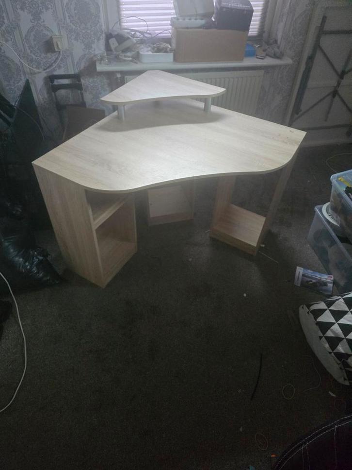 Computerbureau met opbergruimte, Huis en Inrichting, Bureaus, Gebruikt, Bureau, Ophalen