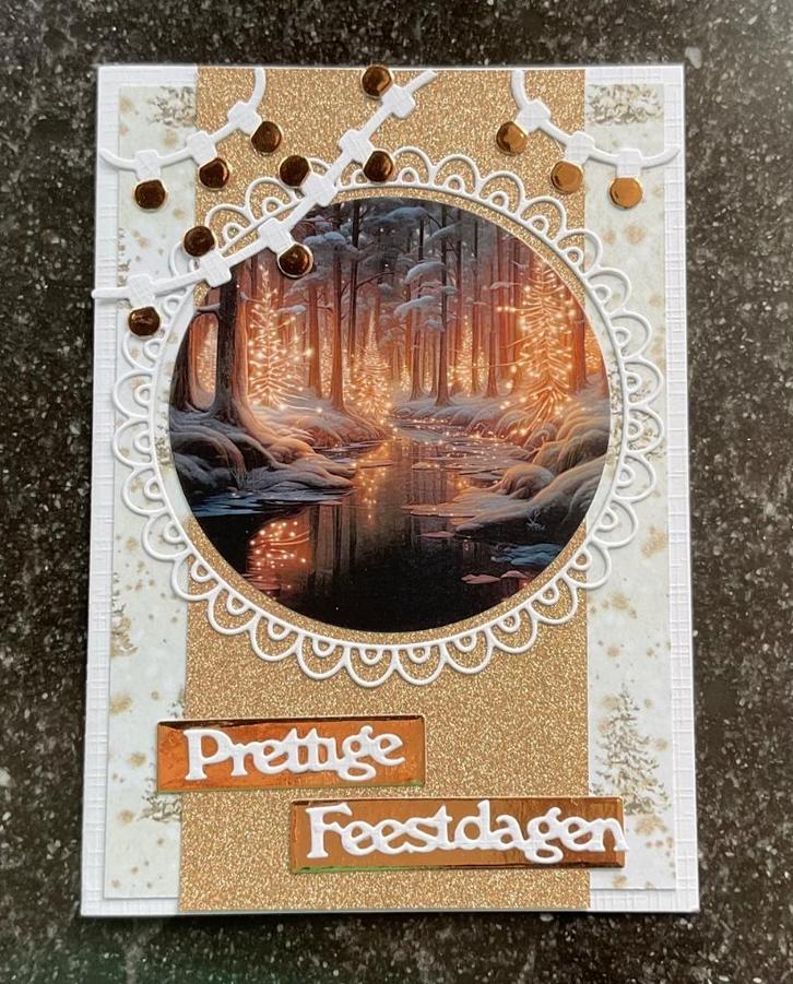 Nr 49 Kerst wenskaart bos sneeuw goudtinten, Hobby en Vrije tijd, Kaarten | Zelfgemaakt, Nieuw, Kerst, Ophalen of Verzenden
