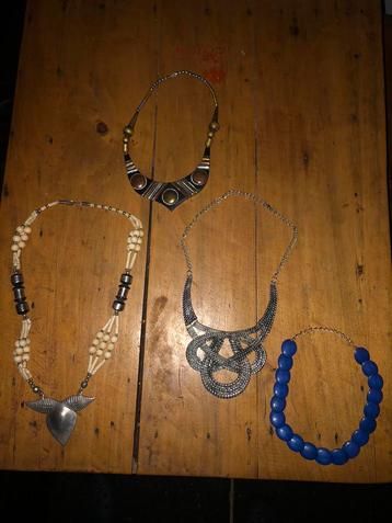 4 hals kettingen beschikbaar voor biedingen