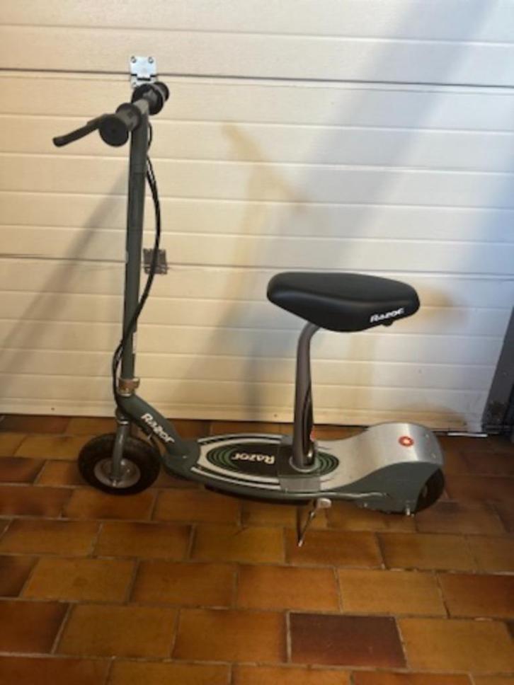 Elektrische Step RAZOR E300S, Fietsen en Brommers, Steps, Zo goed als nieuw, Elektrische step (E-scooter), Ophalen