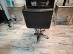 2 kappersstoelen,2 voetensteunen en 2 wasbakken, Diensten en Vakmensen, Kappers en Thuiskappers