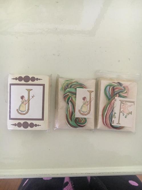 4 kleine borduurpakketjes, letters Rie Cramer, Hobby en Vrije tijd, Borduren en Borduurmachines, Nieuw, Borduurpakket, Ophalen of Verzenden