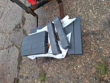 17 stapelblokken van 60x10x10 cm 'strak' beschikbaar voor biedingen
