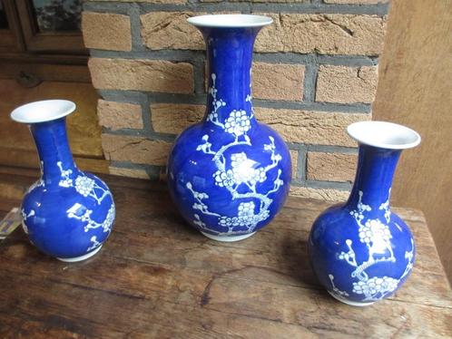 3x chinese vazen Kast-set prunus diep blauw met stempel mooi, Antiek en Kunst, Antiek | Porselein, Ophalen of Verzenden