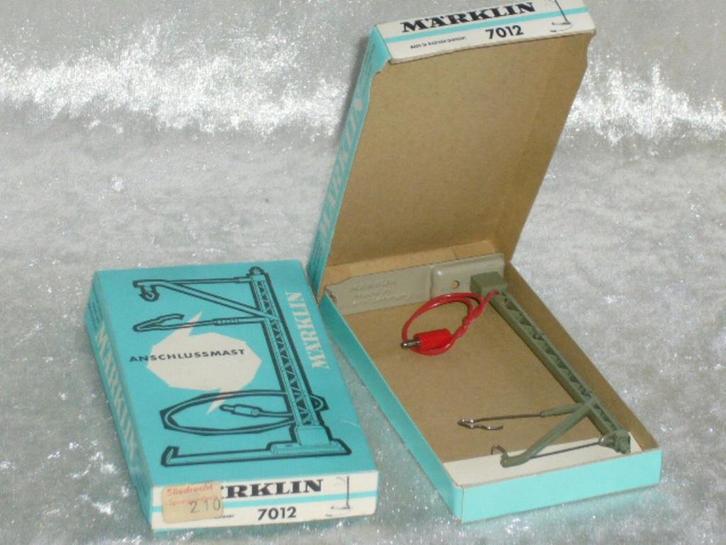 Marklin M Rail HO 7012 V2 Aansluit Bovenleidingsmast 2x, Hobby en Vrije tijd, Modeltreinen | H0, Nieuw, Rails, Wisselstroom, Märklin