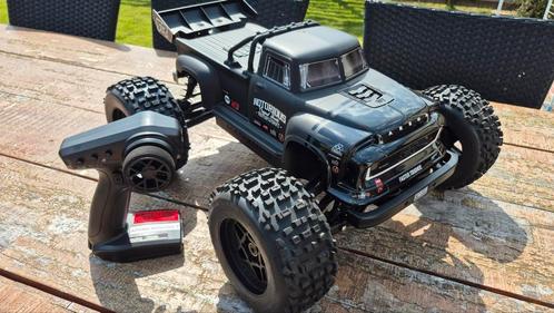 ARRMA 1/8 NOTORIOUS 6S V6 4X4 BLX Brushless Stunt Truck RTR, Hobby en Vrije tijd, Modelbouw | Radiografisch | Auto's, Zo goed als nieuw