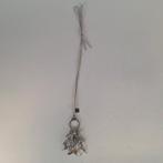 Middellange ketting van grijze veter + zilverkleurig bedels, Sieraden, Tassen en Uiterlijk, Kettingen, Verzenden, Zo goed als nieuw