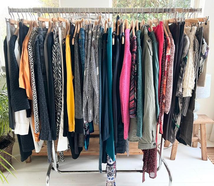 Partij dames merkkleding nieuw en zgan, 50 stuks - P02, Kleding | Dames, Dames-kledingpakketten, Nieuw, Ophalen of Verzenden