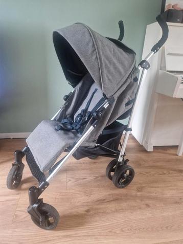 Grijze buggy in goede staat beschikbaar voor biedingen