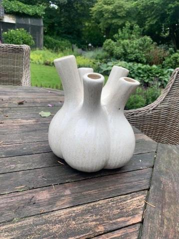 Bloemenvaas beschikbaar voor biedingen