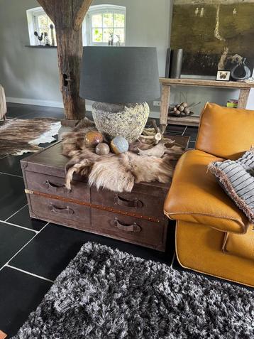 Leren hocker / bijzettafel / salontafel met 8 lades beschikbaar voor biedingen