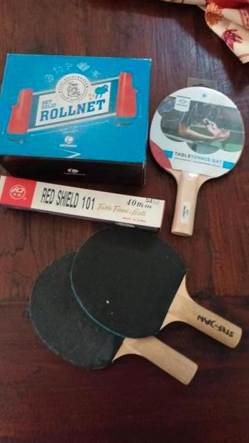 Tafeltennis net, balletjes en bats beschikbaar voor biedingen