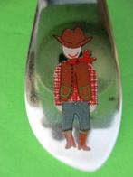 (KB4458) Kinderbestek Cowboy kleur grote lepel, Ophalen of Verzenden, Gebruikt
