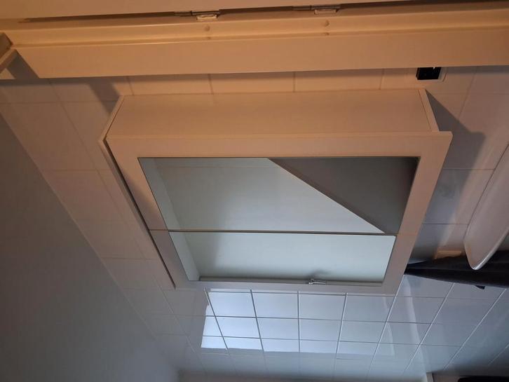 Badkamermeubel - spiegel kast, Huis en Inrichting, Badkamer | Badkamermeubels, Zo goed als nieuw, Spiegelkast, Minder dan 100 cm