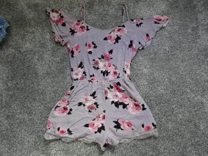 Lila playsuit met bloemen / maat M / Mimi Chica / NIEUW, Kleding | Dames, Jumpsuits, Zo goed als nieuw, Maat 38/40 (M), Paars