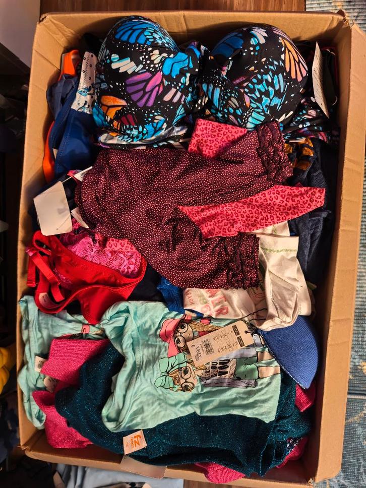 MEGA Clothing Bundle 130+ Items! New w/Tags • Women • Girls, Kleding | Dames, Dames-kledingpakketten, Nieuw, Ophalen of Verzenden