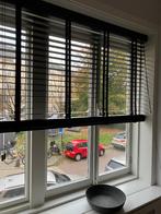 Houten jaloezie, Ophalen, Zwart, 150 tot 200 cm, Zo goed als nieuw