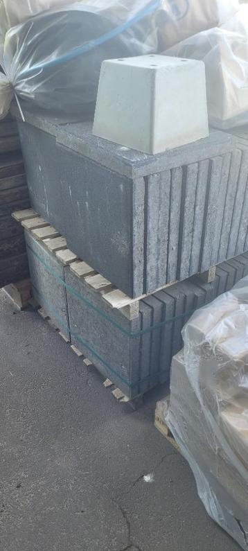 ca 15 m2 nieuwe tegels 40x40x4,5cm zwart beschikbaar voor biedingen