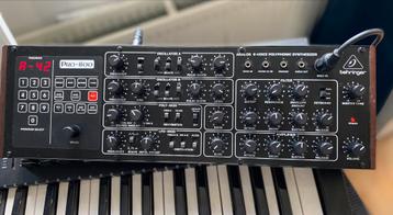 Behringer Pro-800 / analog polyphonic synthesizer