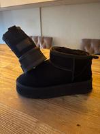 Zwarte Ugg mini plateau boots laarzen mt 40, UGG, Zwart, Lage of Enkellaarzen, Ophalen of Verzenden