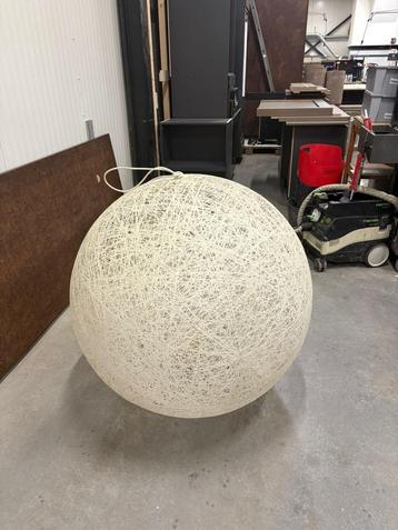 Grote design draadlamp | bol hanglamp | wit beschikbaar voor biedingen
