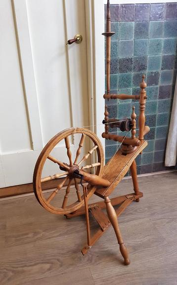 Vlasspinnewiel beschikbaar voor biedingen