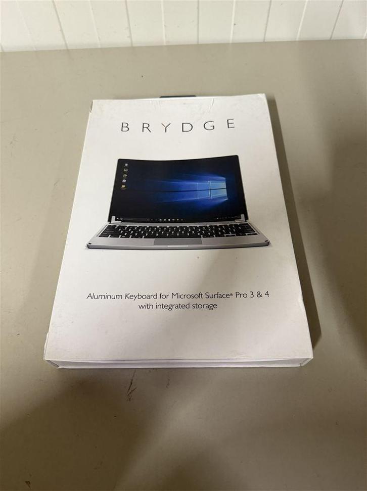 Brydge 12.3 Aluminium Toetsenbord voor Surface Pro 3 & 4 - N, Computers en Software, Tablet-hoezen, Zo goed als nieuw, Bescherming voor- en achterkant