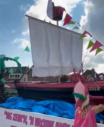 Carnavalsboot 'Santé' met toebehoren beschikbaar voor biedingen